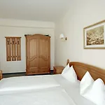 Rosa 3*