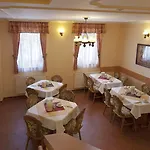 Rosa קרלובי וארי